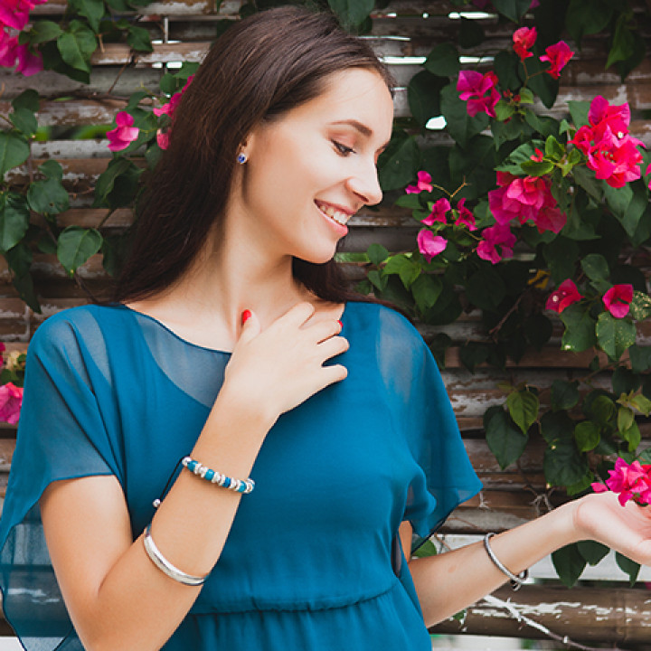 How to Wear Bold Accessories with Confidence