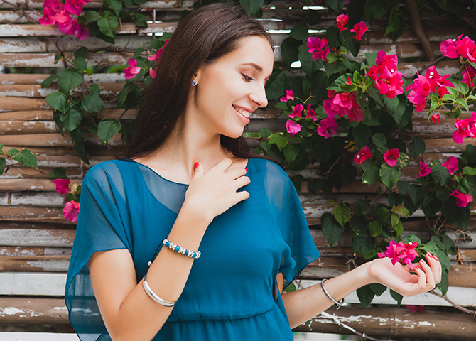 How to Wear Bold Accessories with Confidence